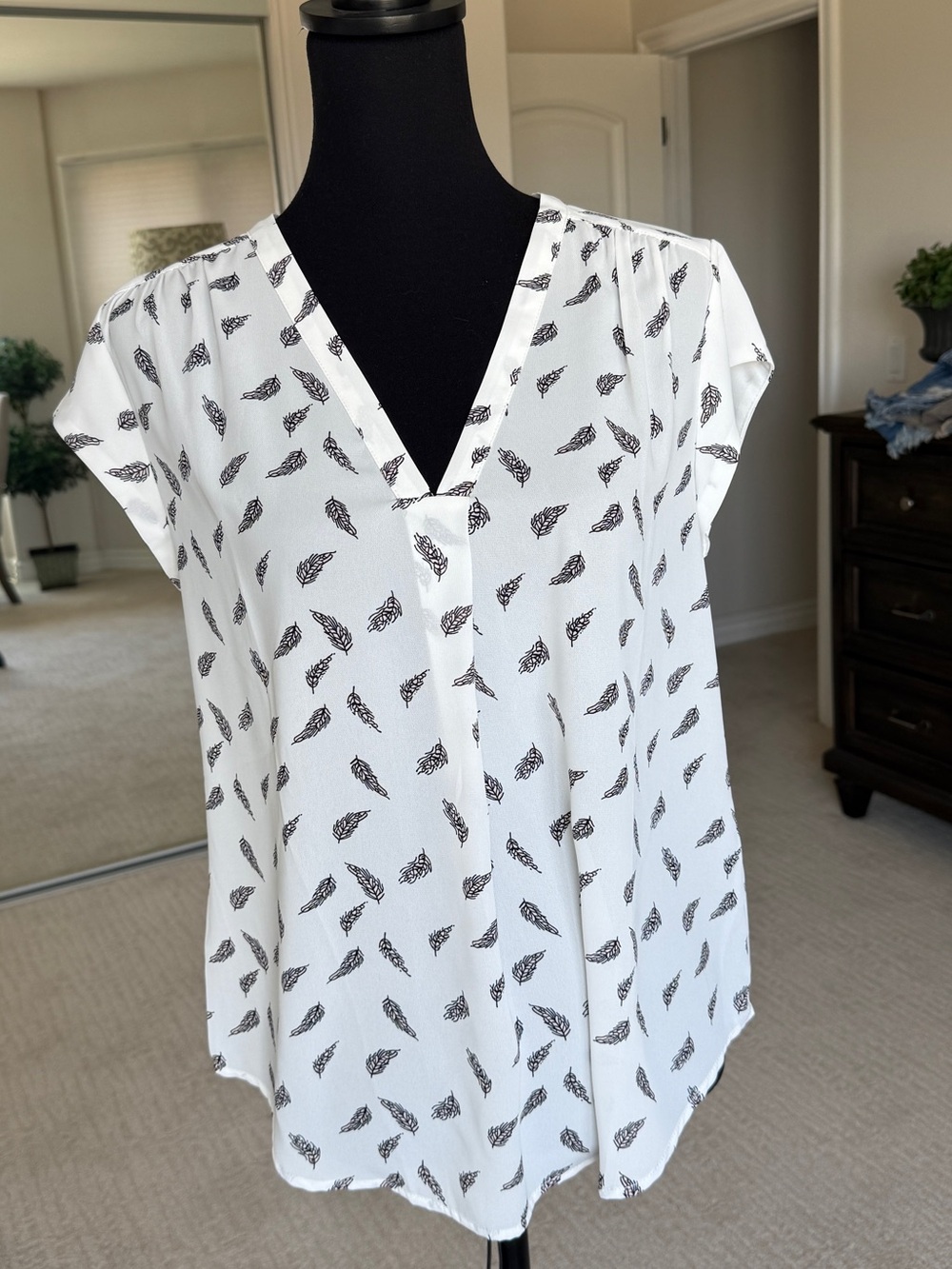 Women’s White Feather Print V-Neck Blouse
